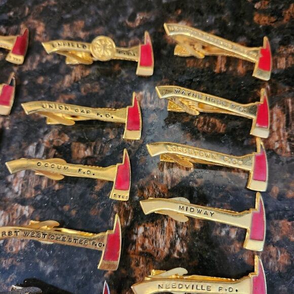 Lot of 18 CT Town Vintage Fireman Axe Bar Hook Fast Tie Money Firefighter Clips - Picture 3 of 11